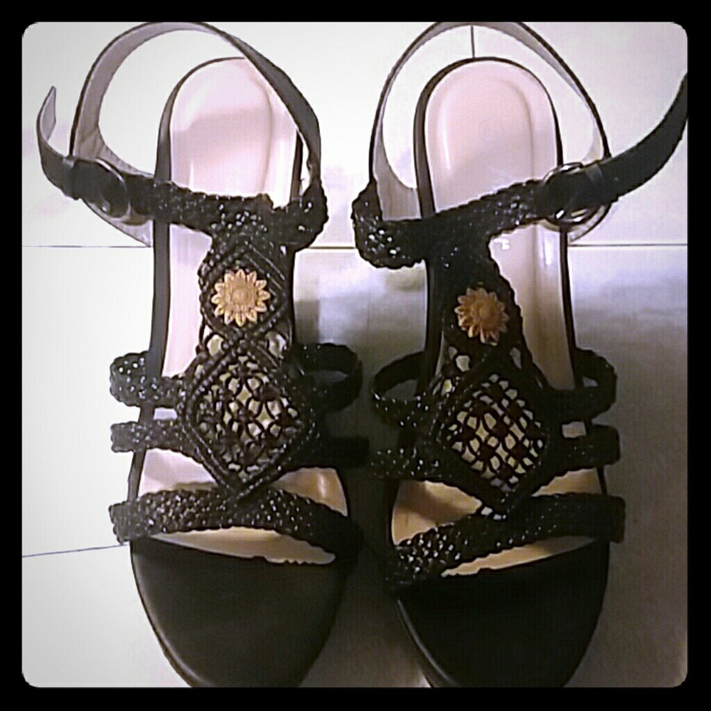 Black wedge sunflower sandals